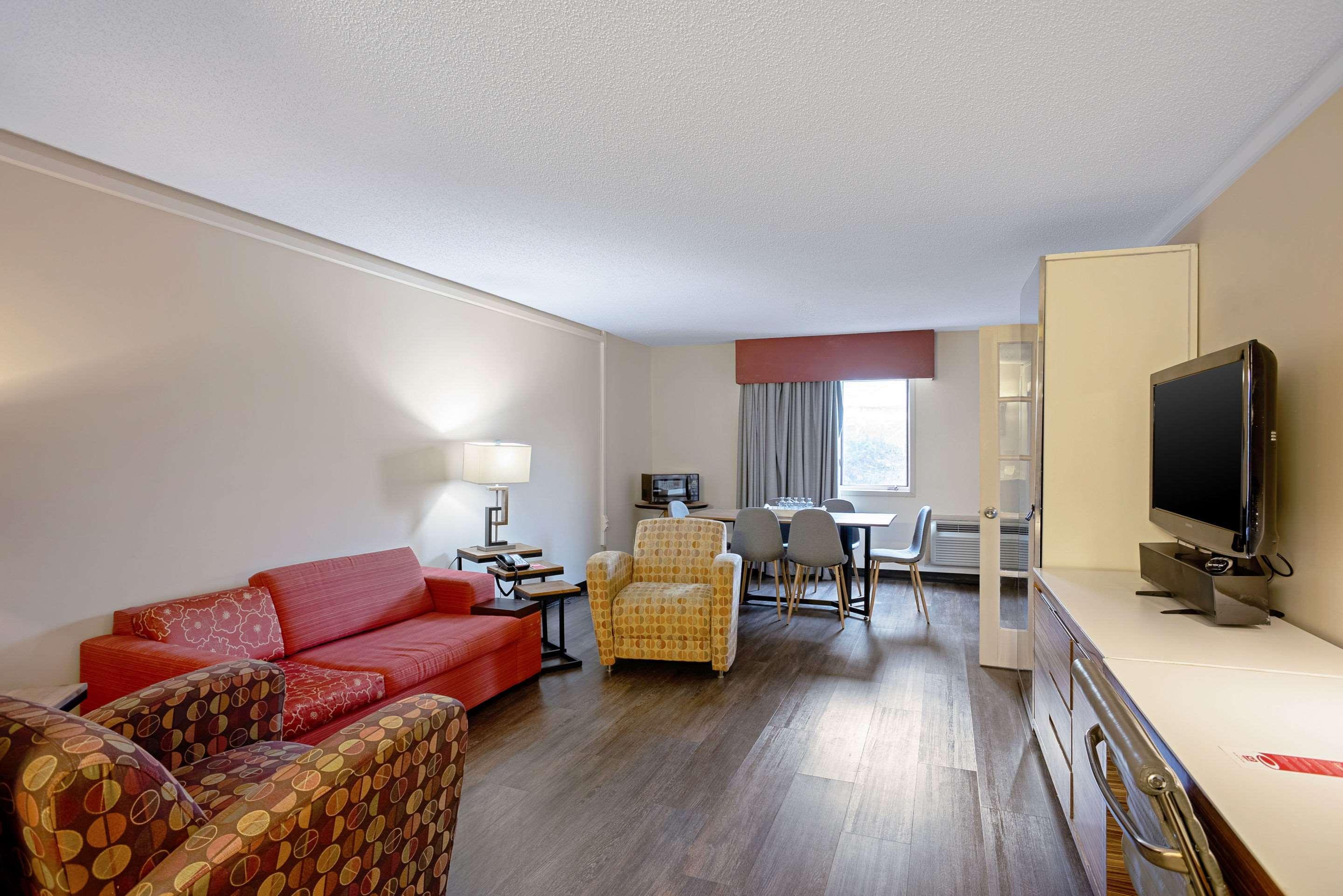Quality Inn Frontier At Us Hwy 30 Clinton Exterior photo