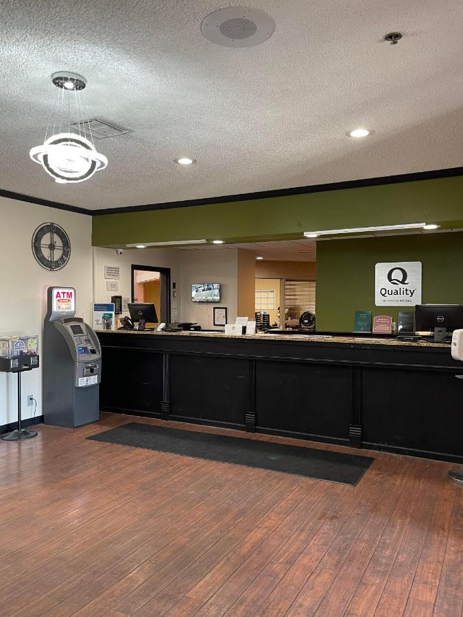 Quality Inn Frontier At Us Hwy 30 Clinton Exterior photo