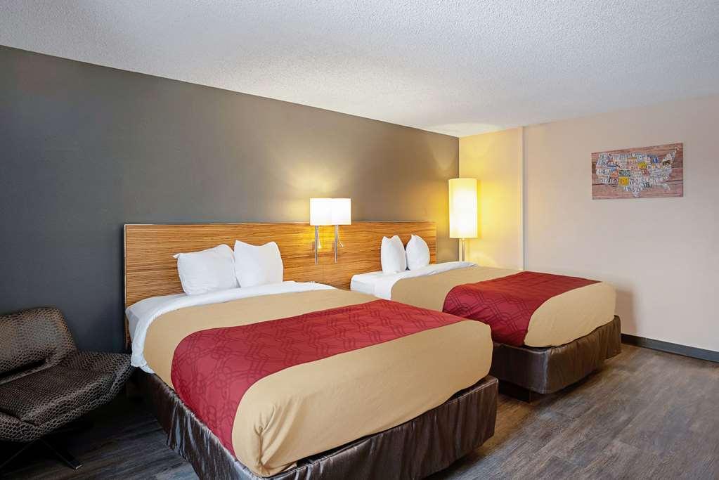 Quality Inn Frontier At Us Hwy 30 Clinton Room photo